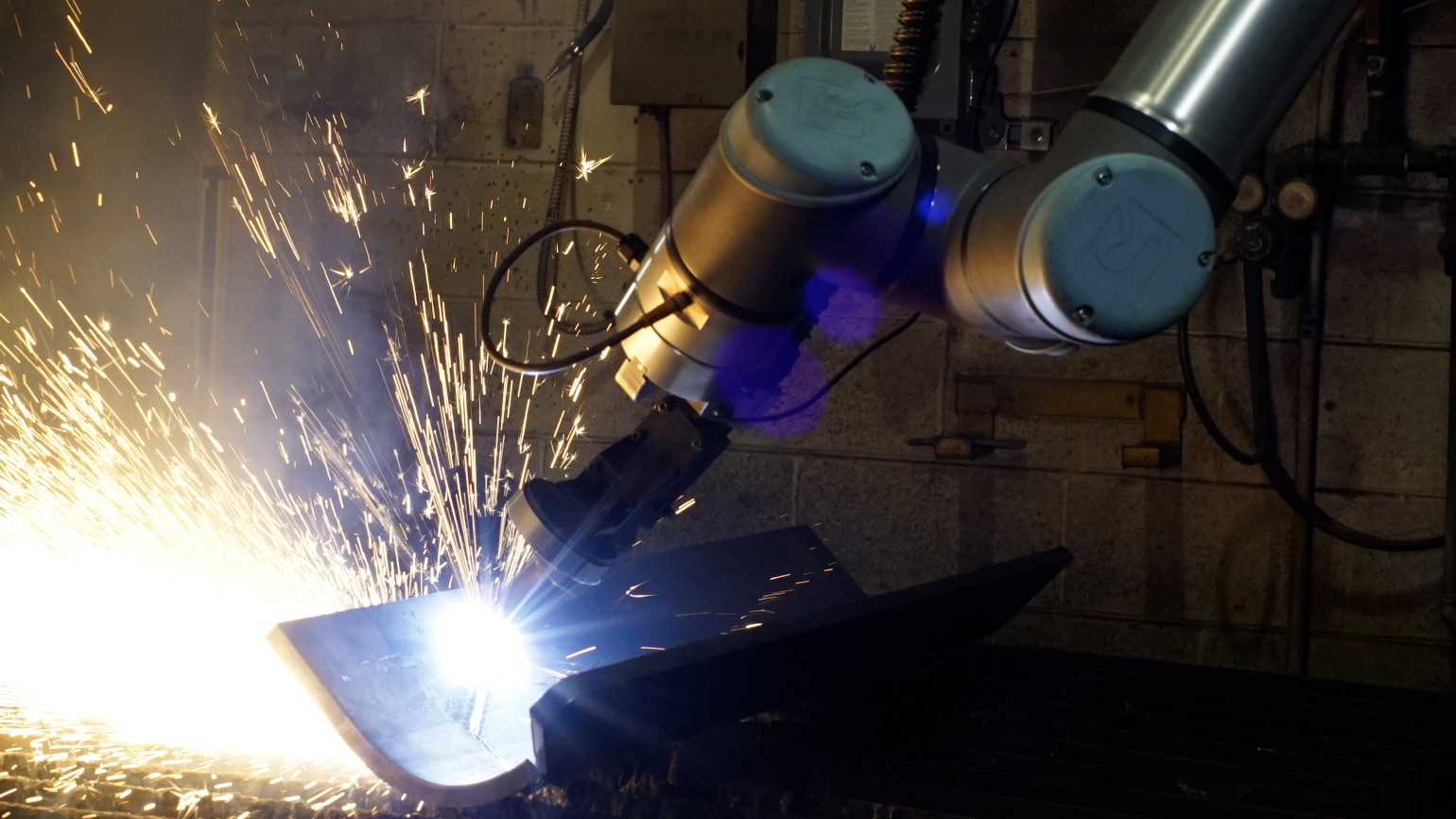Plasma Cutting and MIG Welding Cobots Eliminate Manual Clean up and