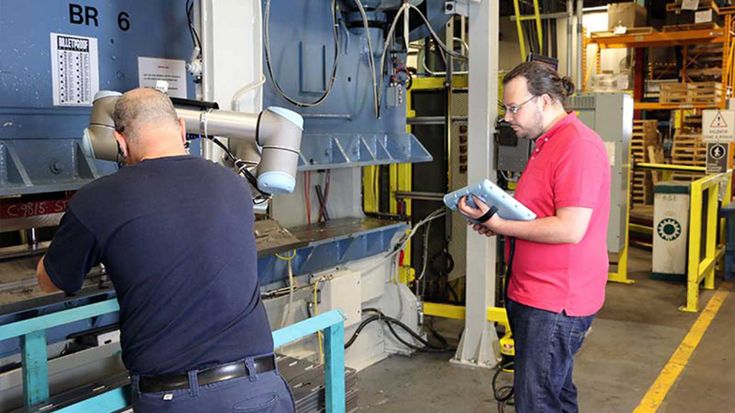 Scopri i motivi per cui i cobot sono collaboratori sicuri