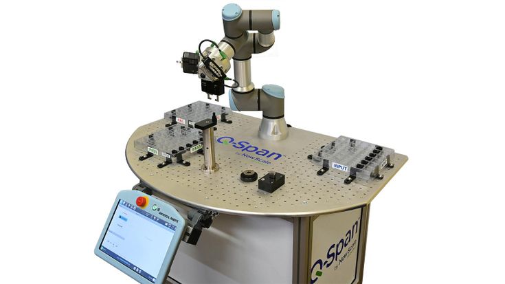 UR+提供了針對特定任務量身訂做的應用套件，例如Q-Span工作站（如圖）這套系統，專為檢測小型零件所設計。