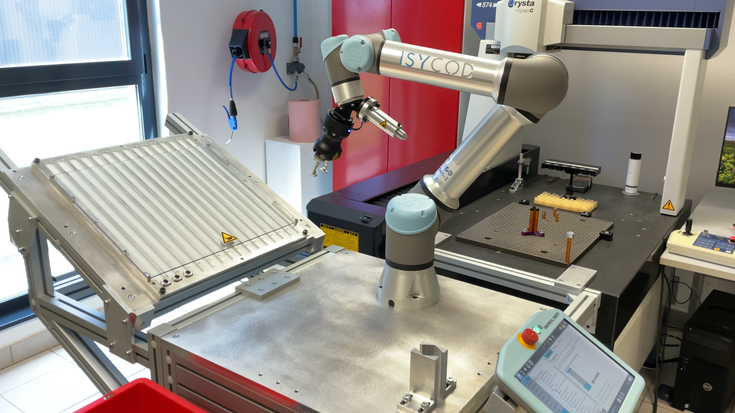 Le cobot est entièrement autonome, mais peut être surveillé, piloté, redémarré et arrêté à distance si besoin