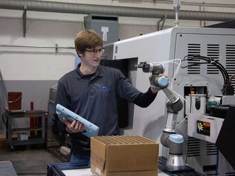 How to Choose Between Collaborative and Traditional Industrial Robots