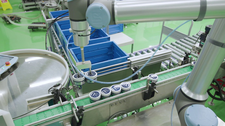 URロボット内蔵のパレタイジングテンプレートを活用し、コンテナに製品を整列