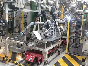 Le cobot se repère dans l'espace pour détecter la référence sur laquelle travailler