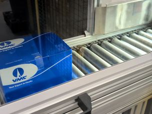 Sa taille est à nouveau vérifiée par un flash