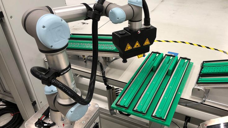 Perfekt im Einklang: Unser UR5e Robotermodell kombiniert kompaktes Maß mit Leistung.
