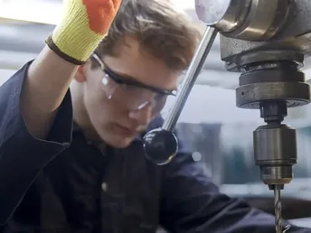 OEE (Overall Equipment Effectiveness): ¿qué es, para qué sirve, cómo se calcula y cómo optimizar este indicador?
