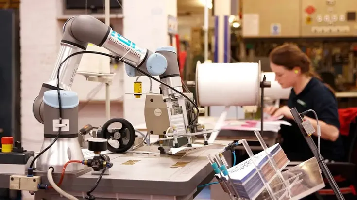 Cobot UR3 em tarefas de costura na B-Loony