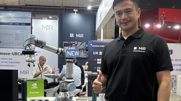 Teradyne Robotics 台灣業務總監鍾秉光介紹優傲科技 UR7e 亞州版本與 AI 加速器， 賦能協作機器人 AI 自動化解決方案。