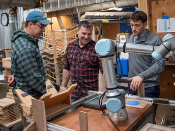 Sanding Simplified: How Andrew Pearce Bowls Automated Sanding Tasks with a Cobot