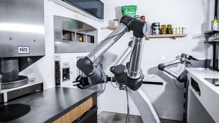 UR cobots morph into a chef to make PAZZI’s delicious pizzas