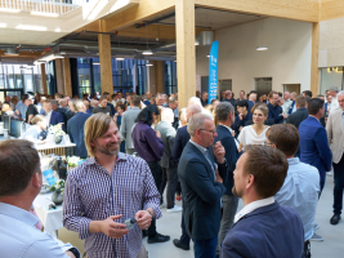 Universal Robots und Mobile Industrial Robots eröffnen Robotik-Hub