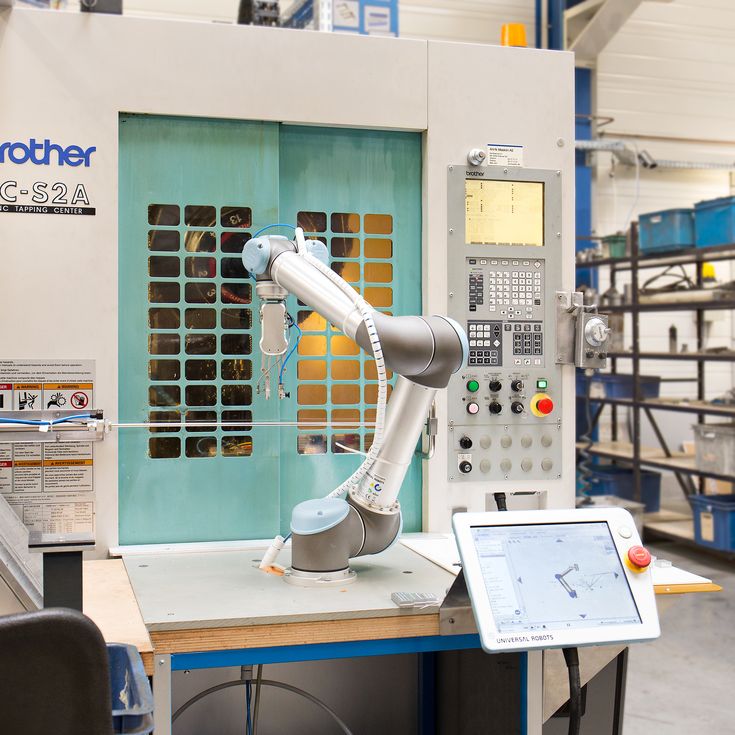 La société Nichrominox a choisi Universal Robots pour robotiser une cellule de pliage, approvisionner une machine et assembler des produits aux côtés d’un opérateur