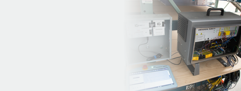 Universal Robots hardware: controller and teach pendant