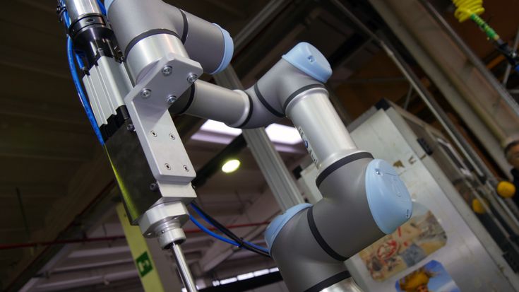 Cobot with application