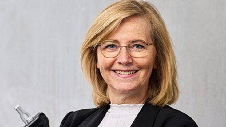 "Jeg er vokset op blandt store produktionsmaskiner. Min far var leder af et stort bryggeri i Danmark, og gennem hele min barndom oplevede jeg på nærmeste hold, hvordan de ansatte måtte udføre hårdt manuelt arbejde, som tærede på deres kroppe."