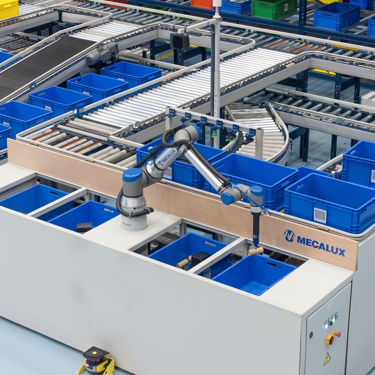 Universal Robots collaborative robot performing batch picking from conveyor system in an automated warehouse