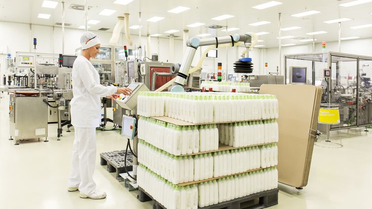 Operazioni di pallettizzazione eseguite dai robot collaborativi