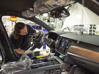 Faites comme Volvo : intégrez des cobots pour créer de meilleurs espaces de travail et attirer les talents