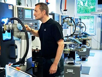 Automatizzare una macchina CNC con il cobot