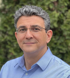 L’UR8 Long est un bras robotique intelligent pouvant atteindre des portées jusqu’alors inaccessibles et réaliser des tâches jusqu’alors jamais accomplies. Il est conçu pour aider les opérateurs et les entreprises à travailler plus rapidement, avec davantage de sécurité, tout en faisant moins d’efforts. Ce robot soulage les opérateurs des tâches pénibles et répétitives de levage, de déplacement ou de manutention. Sa grande portée lui permet de couvrir plus d’espace, et ses fonctionnalités avancées ouvrent de nouvelles perspectives dans l’automatisation de tâches auparavant effectuées manuellement