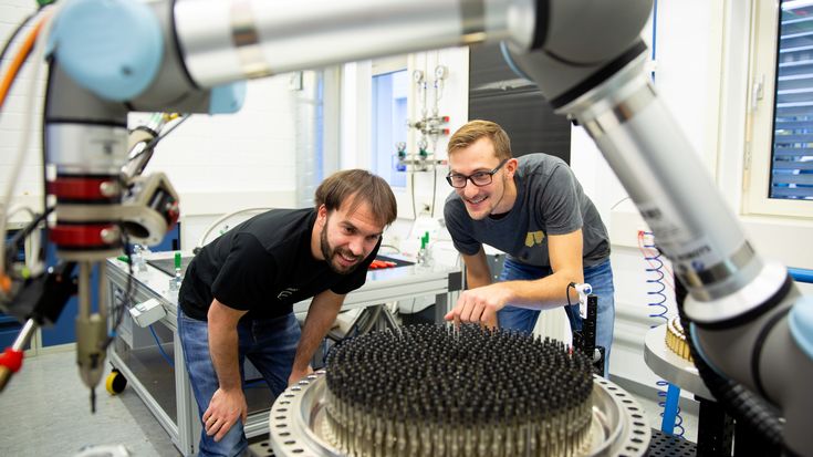 Robotergefühle: Der Kraft-Momenten-Sensor | Universal Robots