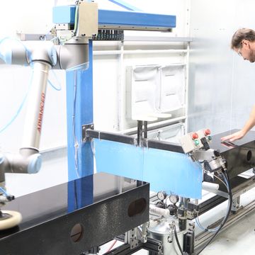 Cobots polerer hos Paradigm Electronics | Universal Robots