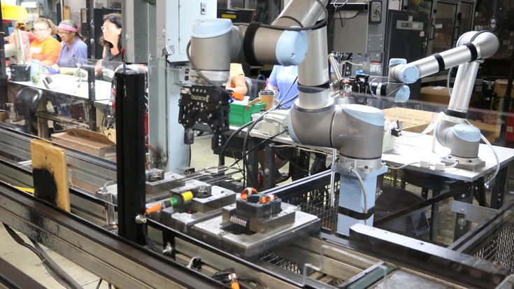 Perchè i cobot sono perfetti per ambienti di lavoro caldi, pericolosi o angusti