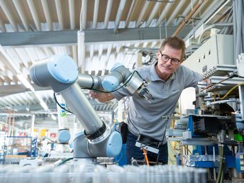 Find out other collaborative robots' use cases
