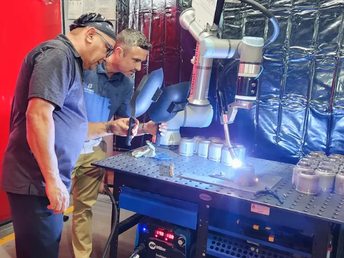 Soldagem a arco: como funciona e uso de cobots na aplicação