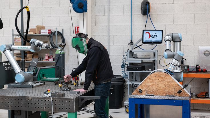 Les robots UR fonctionnent en totale sécurité avec les opérateurs