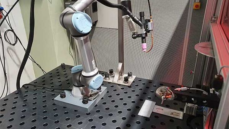 Isole robotizzate e cobot: tutto ciò che devi sapere