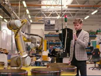 Programação de cobots simplificada: Como aumentar o ROI, reduzir custos e ganhar produtividade