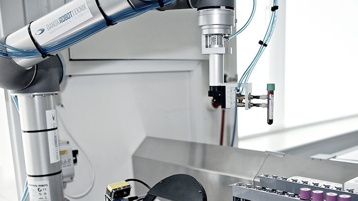 Scopri come i robot vengono usati nel settore farmaceutico