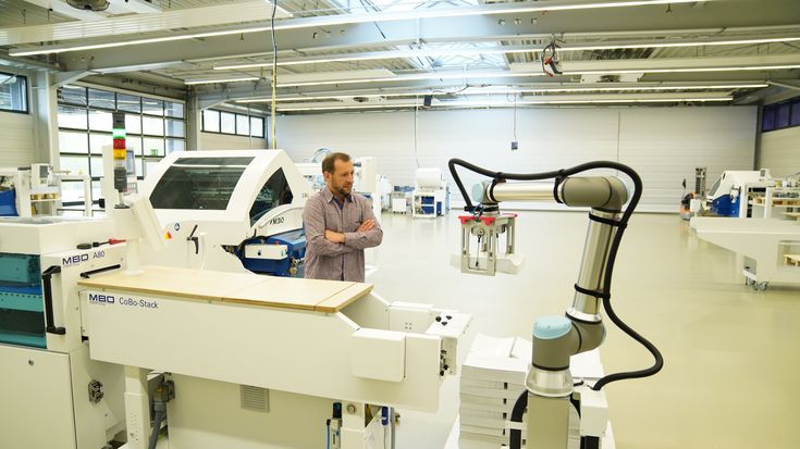 Nya UR10e används av MBO Press Solutions.
