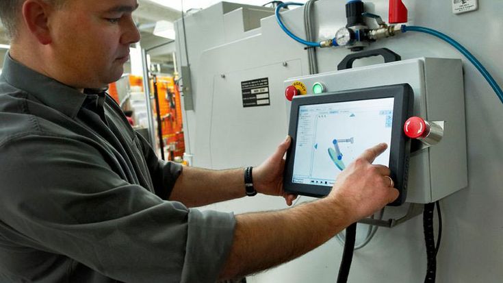 Scopri come avviene la programmazione dei cobot UR