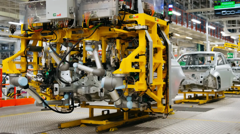Robots colaborativos en la industria automotriz