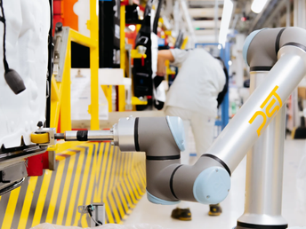 Línea de montaje con robots colaborativos: cómo funciona y principales beneficios