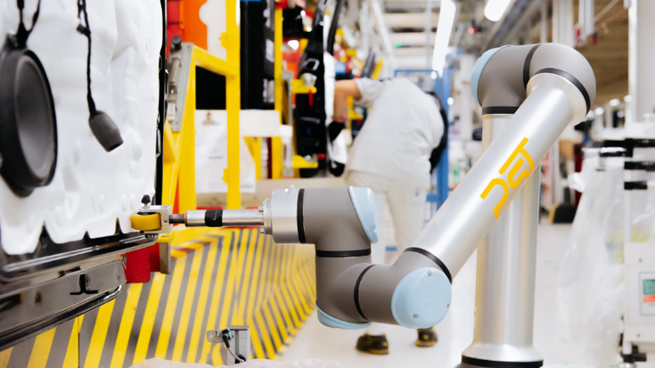 Línea de montaje con robots colaborativos