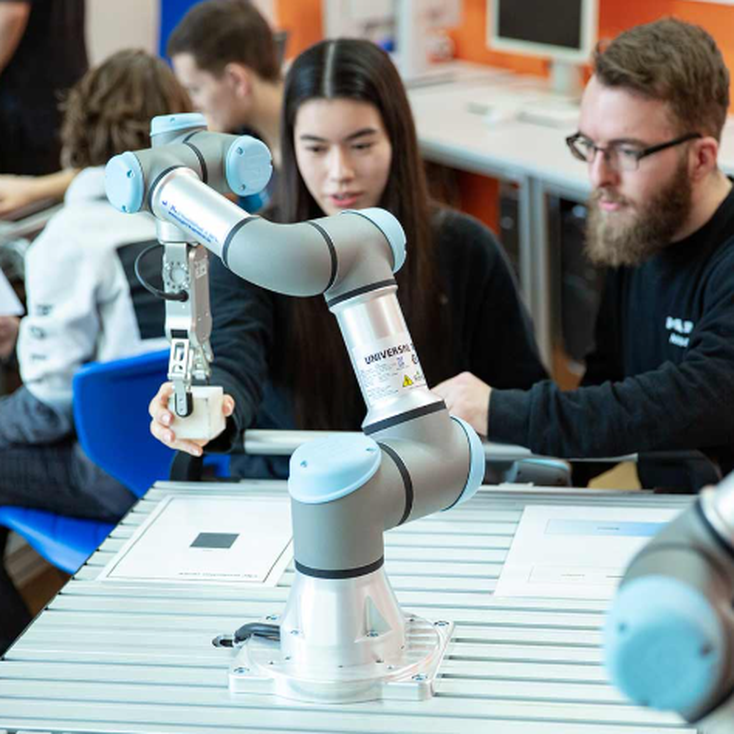 Educação técnica com cobots