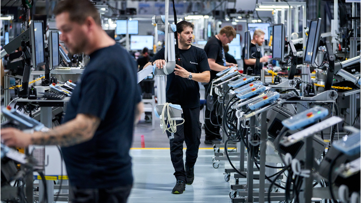 ”Vi tittar ständigt på hur länge våra produkter håller önskad nivå. Vi följer de cobotar som vi skickar ut till kunderna för att se om de fortfarande är tillförlitliga, om de fortfarande är repeterbara och om de fortfarande presterar till perfektion”, förklarar Martin Kjærbo.