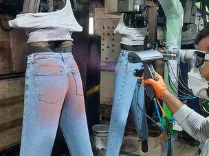Le chef de carrousel utilise un bras d'apprentissage pour numériser le mouvement en fonction de la série