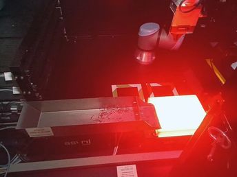 A vision system locates locates parts and transmits their coordinates to the cobot