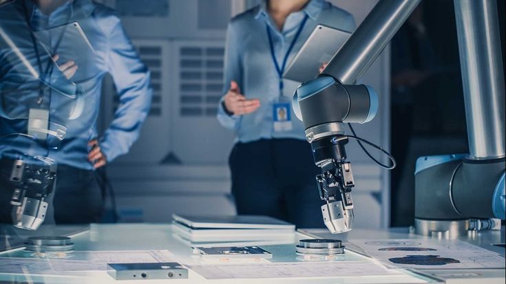 Cánh tay robot cộng tác UR có thể được lập trình theo nhiều cách thức khác nhau.