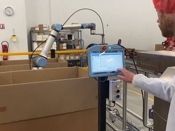 L’opérateur lance le procédé de palettisation via la tablette du cobot