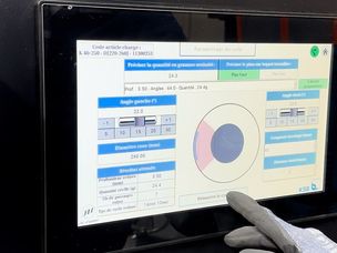 Ele insere a quantidade de material a ser removido, depois inicia o ciclo