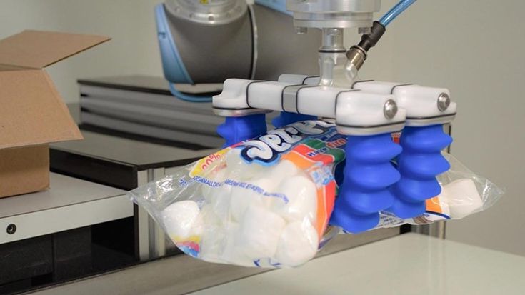 A garra macia da SoftRobotics tem a configuração ideal para se fechar ao redor de objetos delicados, como por exemplo marshmellows. 