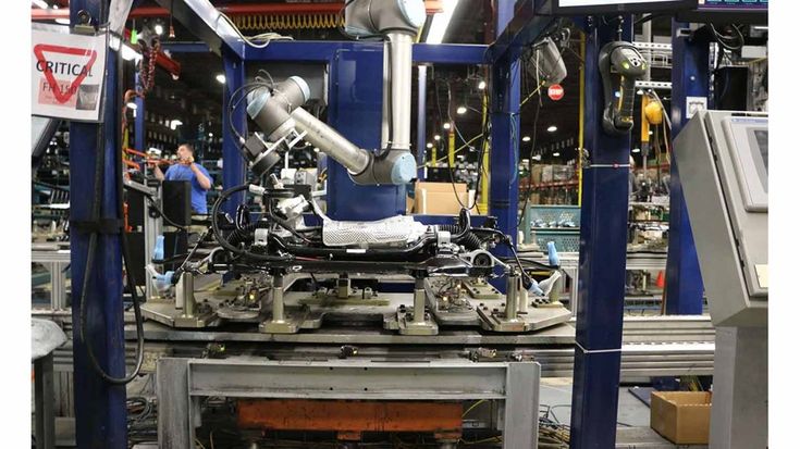 Ao instalar uma célula de inspeção com cobot, a Comprehensive Logistics conseguiu chegar a 100% de qualidade na montagem de peças automotivas.
