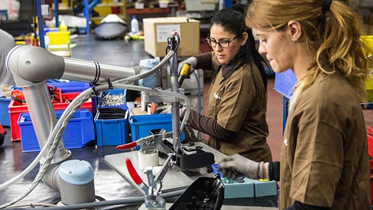 Montagem industrial: o que é, projetos necessários e uso de cobots