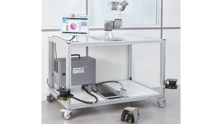 SICK:s sensorintelligens bidrar med säkerhetssystem– sBot Stop URCap. När en operatör kommer för nära coboten, ser sBot Stop till att den stannar automatiskt tills det är säkert att fortsätta. Sedan startar coboten automatiskt igen.