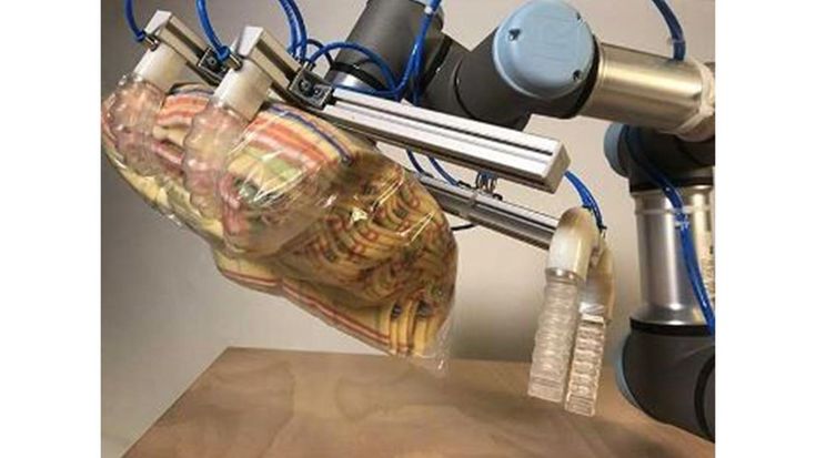 A garra da SoftGripper usa ar comprimido para preencher seus dedos. 